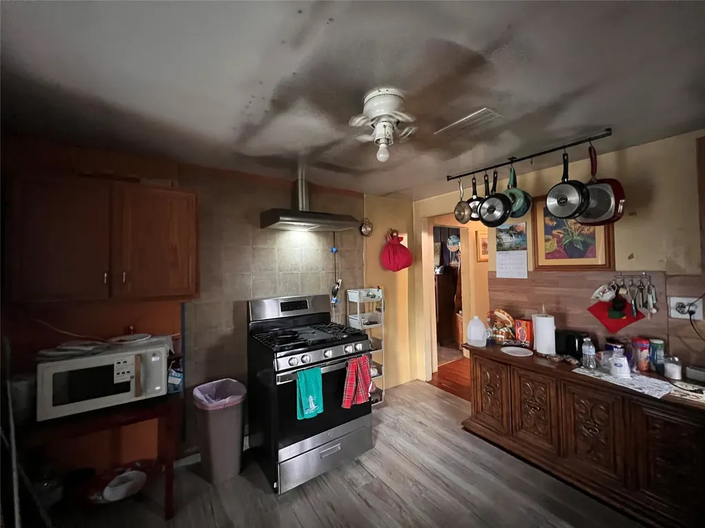 762 Scott Street Tye TX 79563