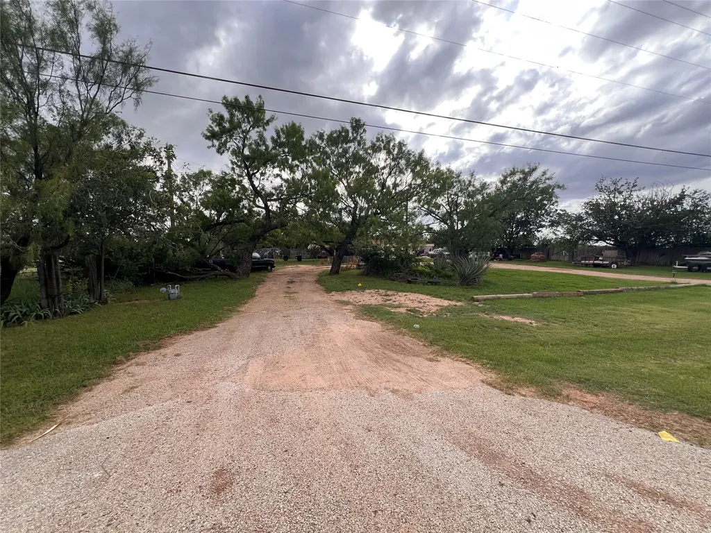 762 Scott Street Tye TX 79563