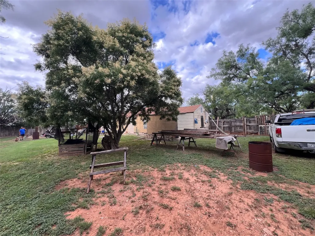 762 Scott Street Tye TX 79563
