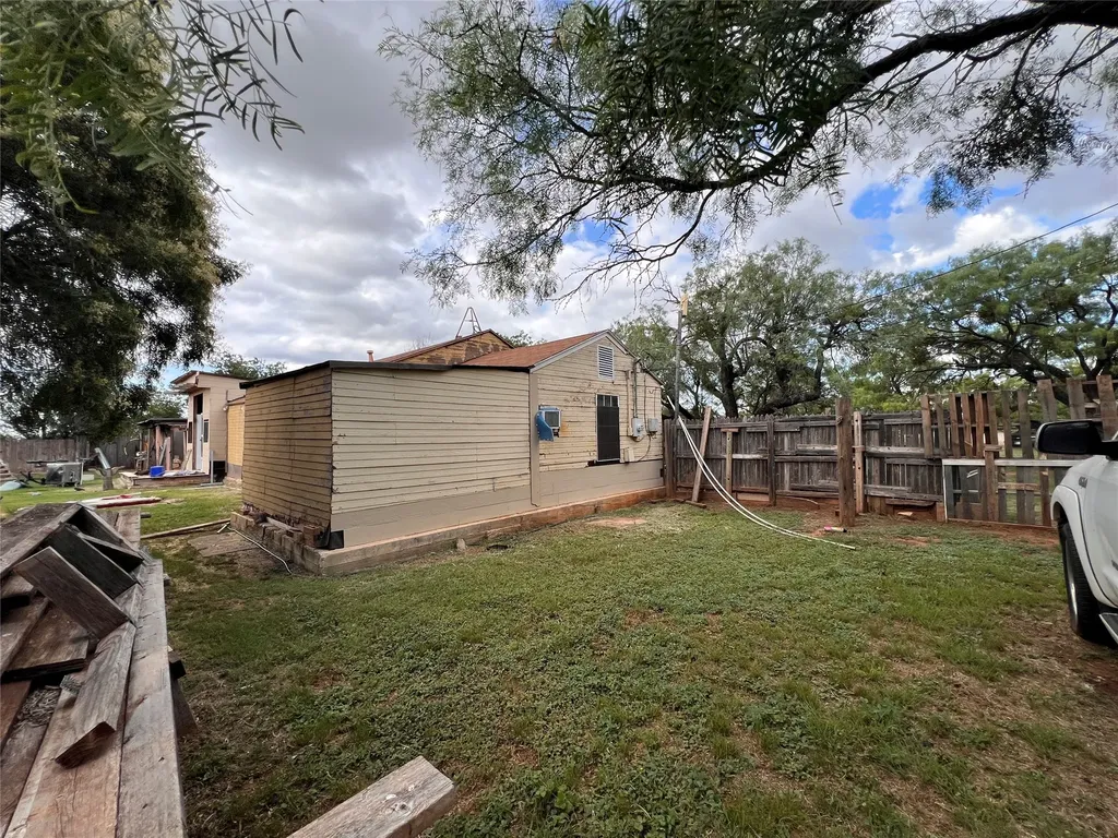 762 Scott Street Tye TX 79563