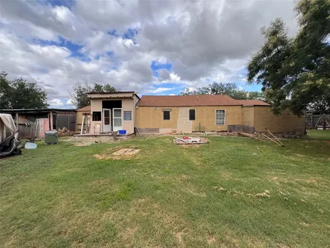 762 Scott Street Tye TX 79563