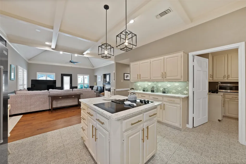 2907 Arbor Oaks Drive Arlington TX 76006