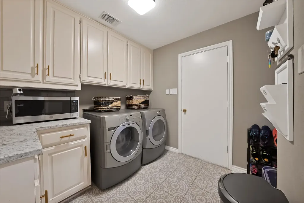 2907 Arbor Oaks Drive Arlington TX 76006