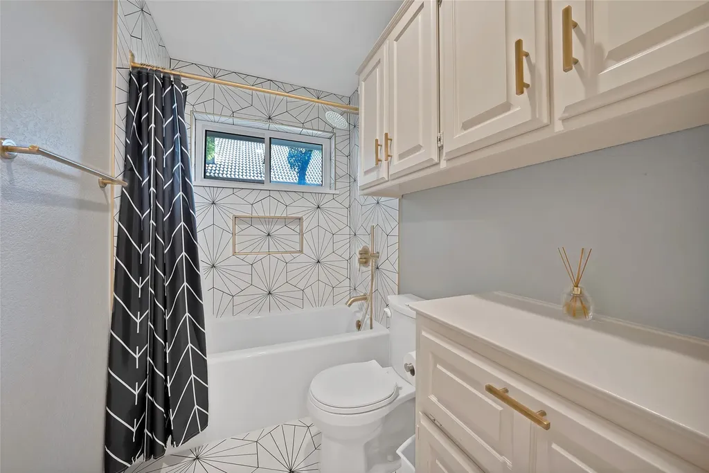 2907 Arbor Oaks Drive Arlington TX 76006