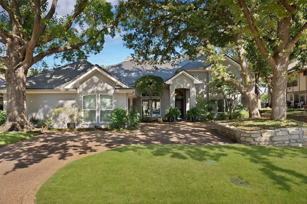 2907 Arbor Oaks Drive Arlington TX 76006