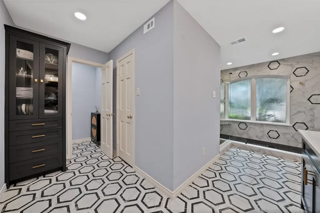 2907 Arbor Oaks Drive Arlington TX 76006