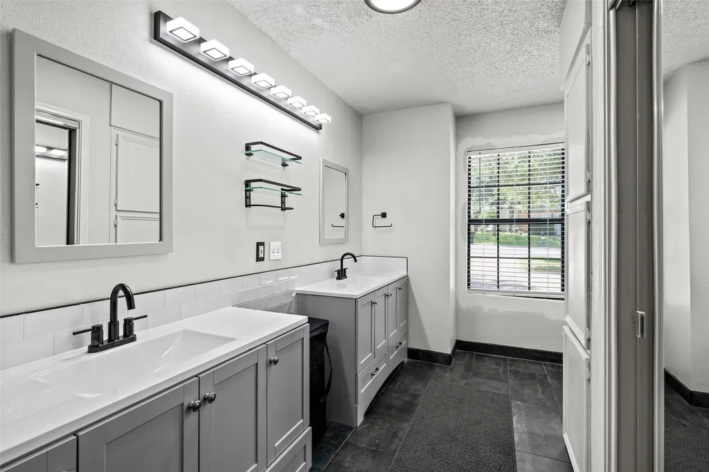 49 Sugar Creek Woodway TX 76712