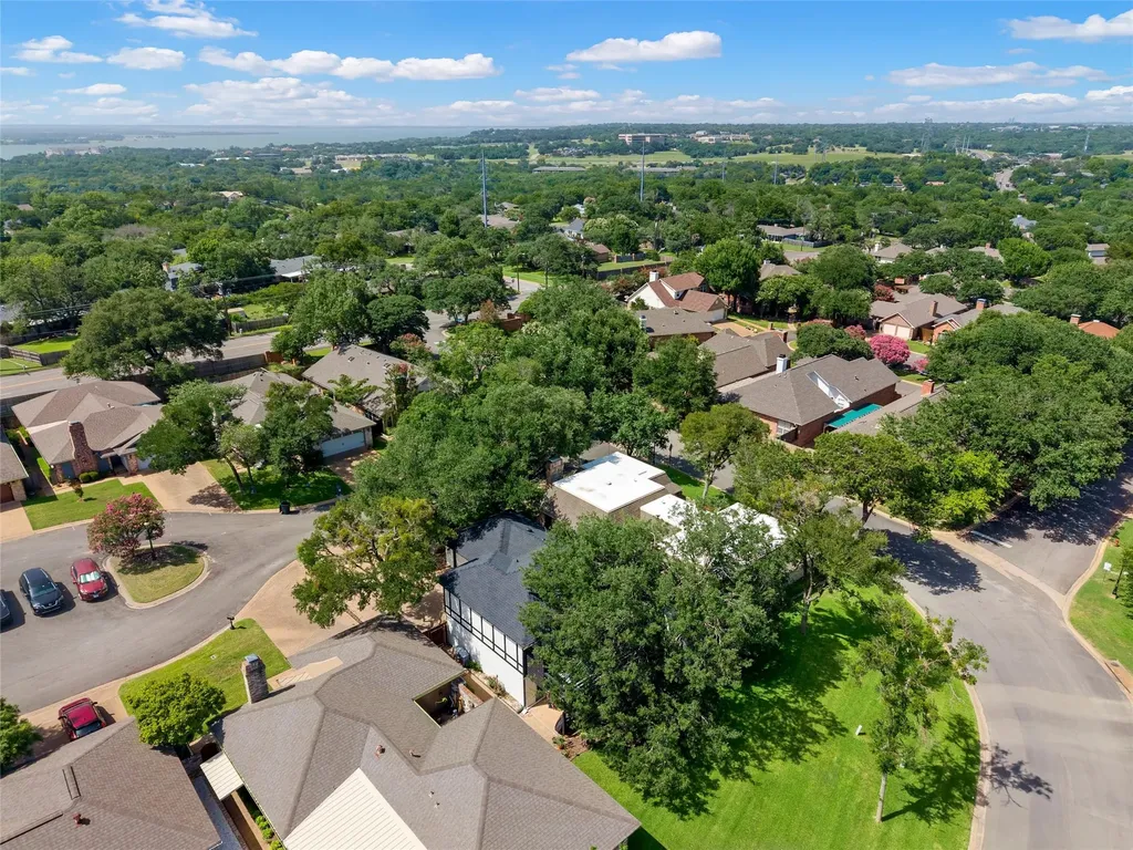49 Sugar Creek Woodway TX 76712