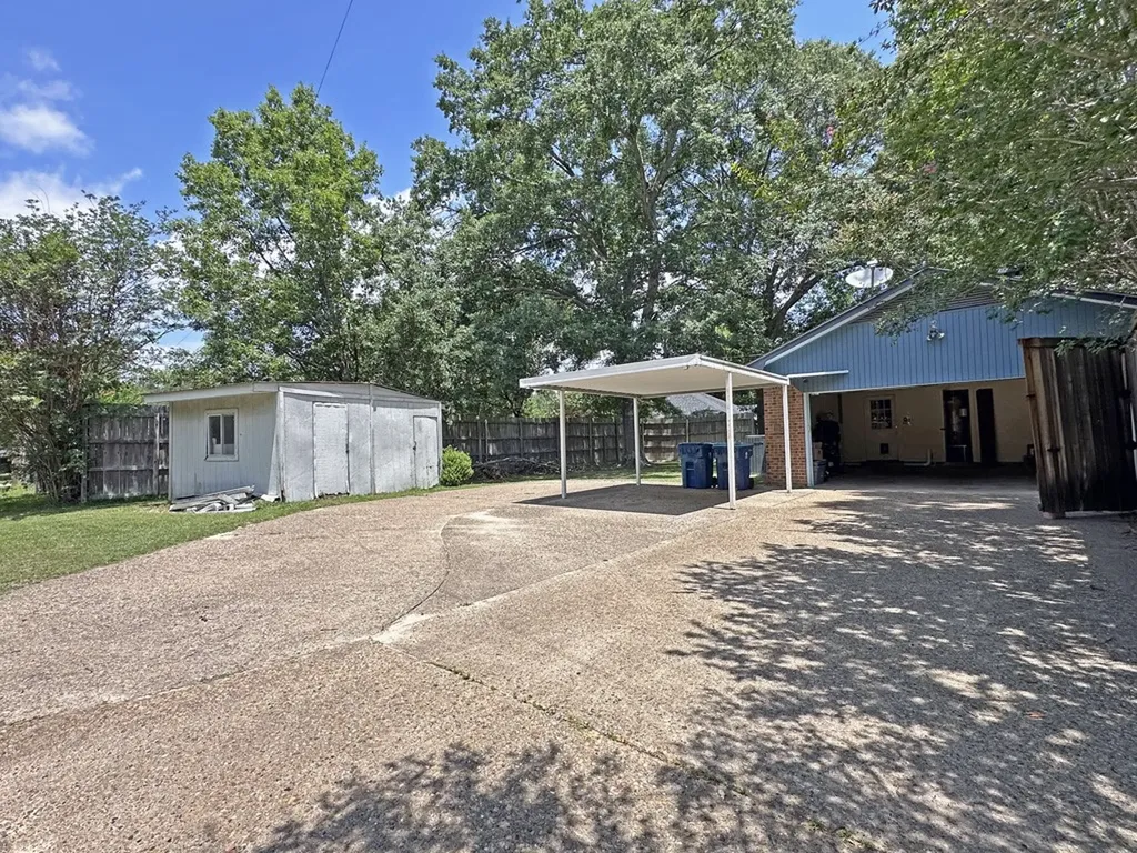 137 Penny Lane Athens TX 75751