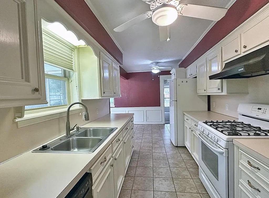 137 Penny Lane Athens TX 75751