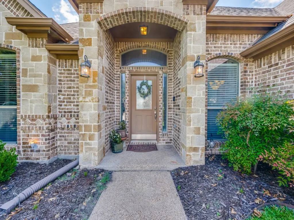 8115 Oak Hollow Drive Arlington TX 76001