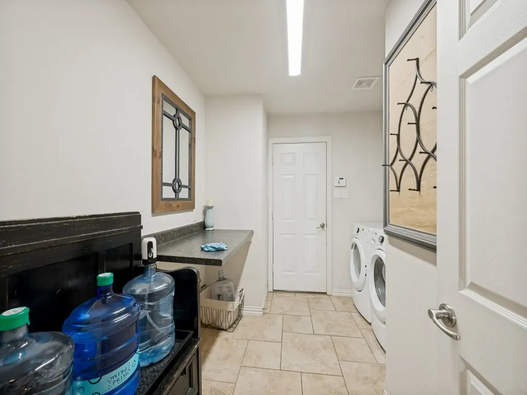 8115 Oak Hollow Drive Arlington TX 76001