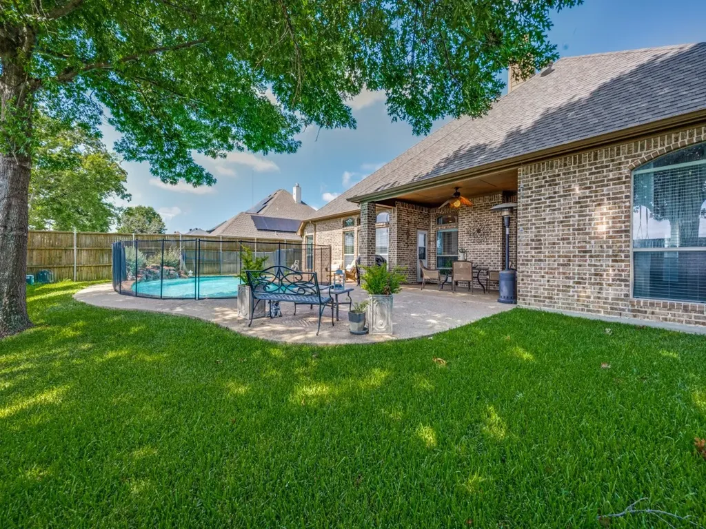8115 Oak Hollow Drive Arlington TX 76001