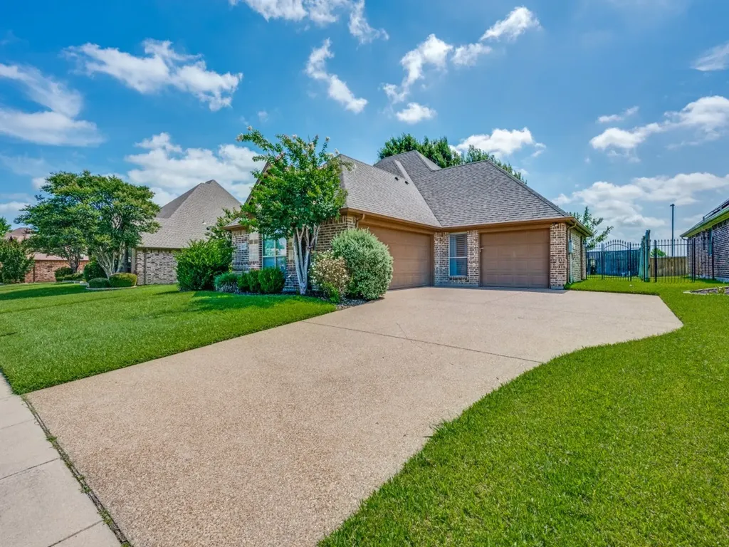 8115 Oak Hollow Drive Arlington TX 76001