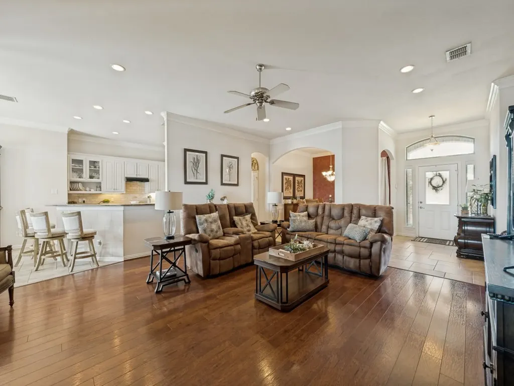 8115 Oak Hollow Drive Arlington TX 76001