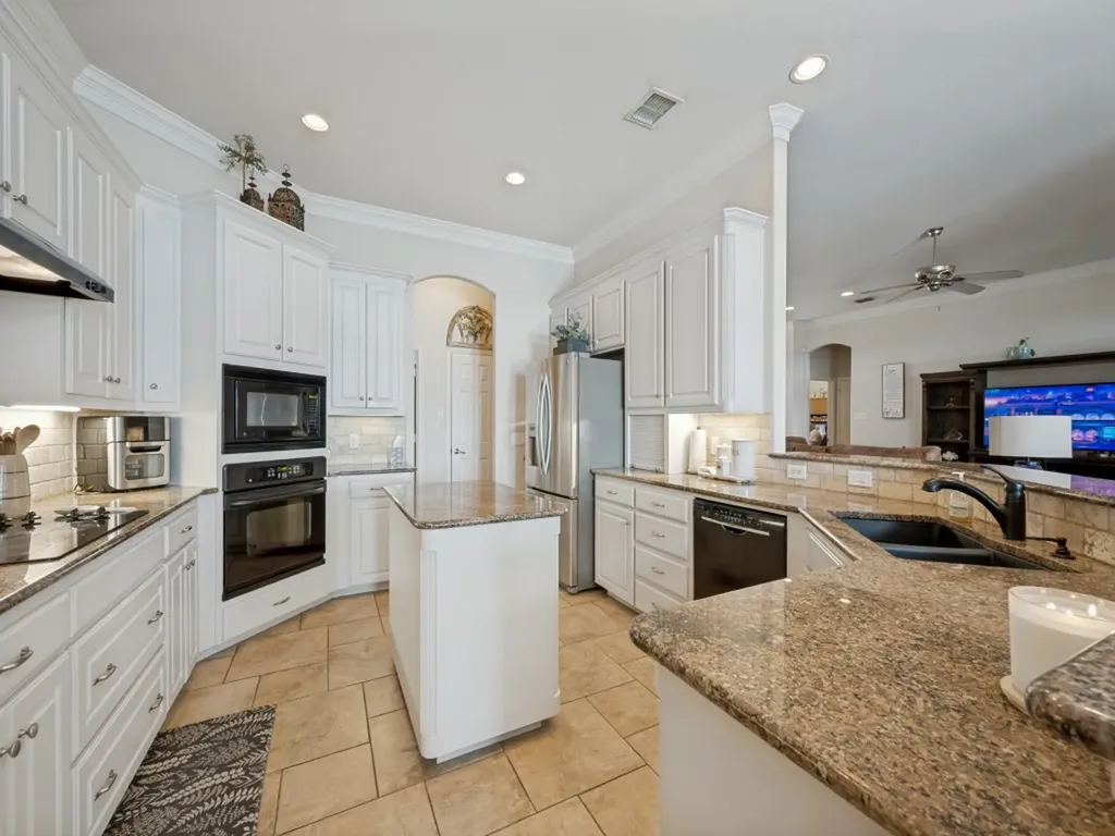 8115 Oak Hollow Drive Arlington TX 76001