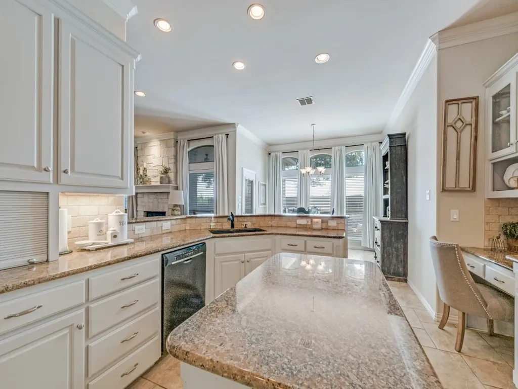 8115 Oak Hollow Drive Arlington TX 76001