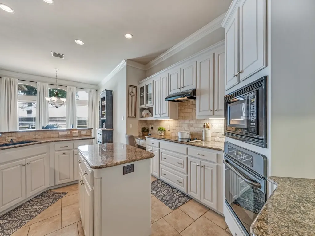 8115 Oak Hollow Drive Arlington TX 76001