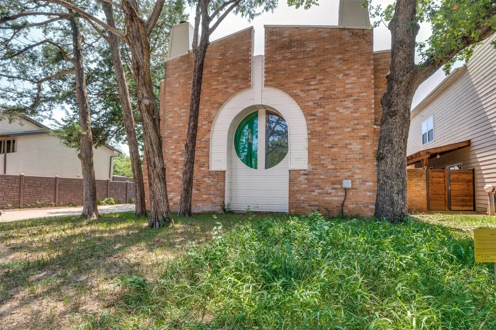 622 W Union Bower Road Irving TX 75061