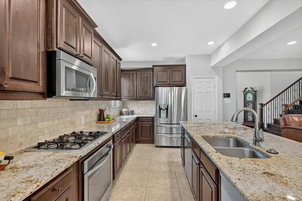 1200 Jasmine Street Lantana TX 76226
