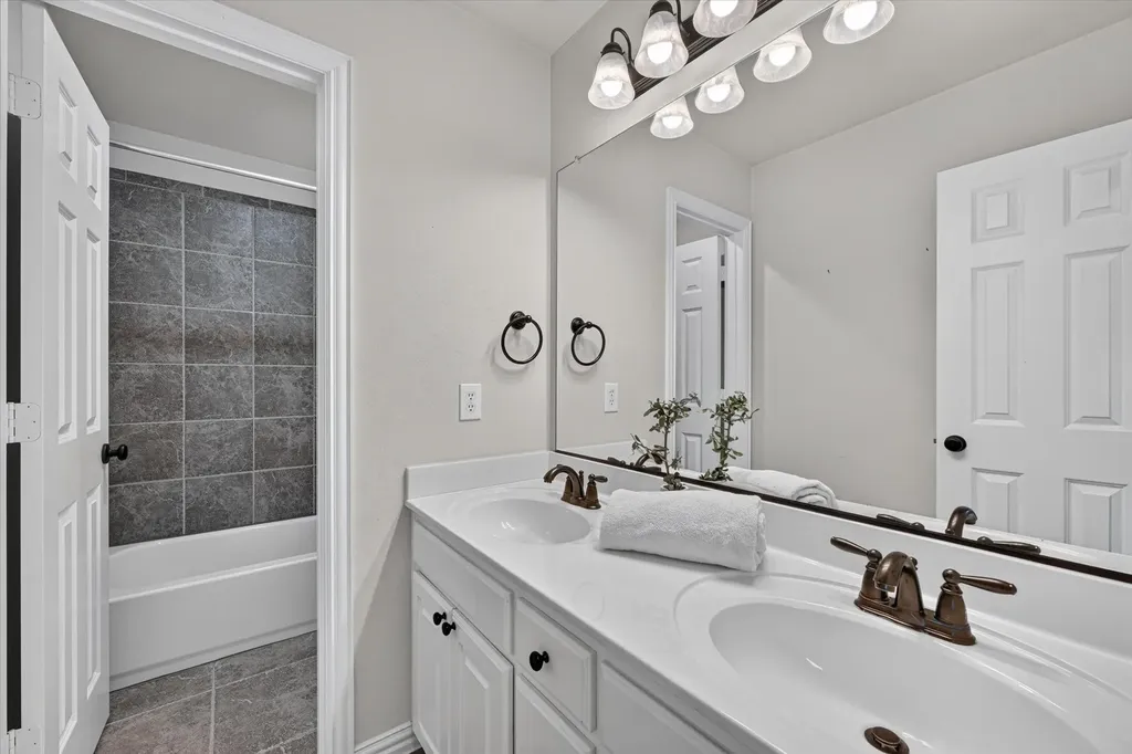 1200 Jasmine Street Lantana TX 76226