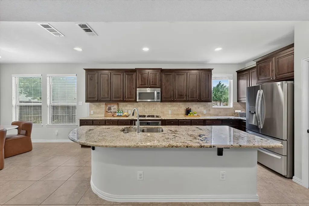 1200 Jasmine Street Lantana TX 76226