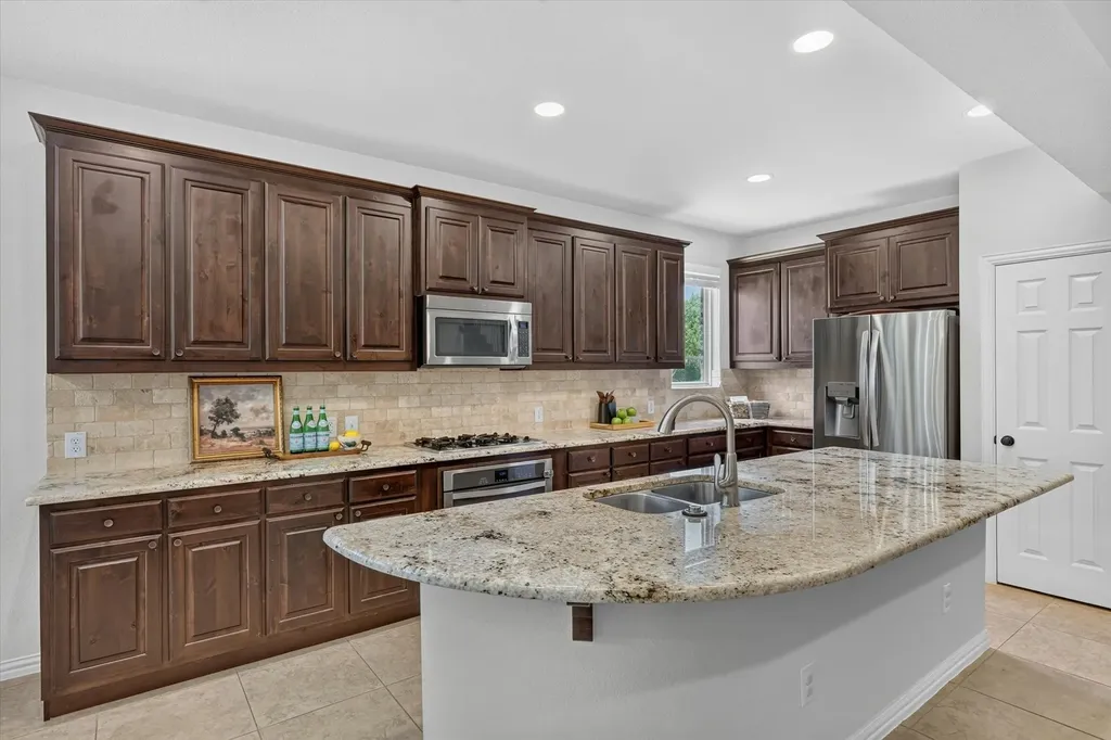1200 Jasmine Street Lantana TX 76226