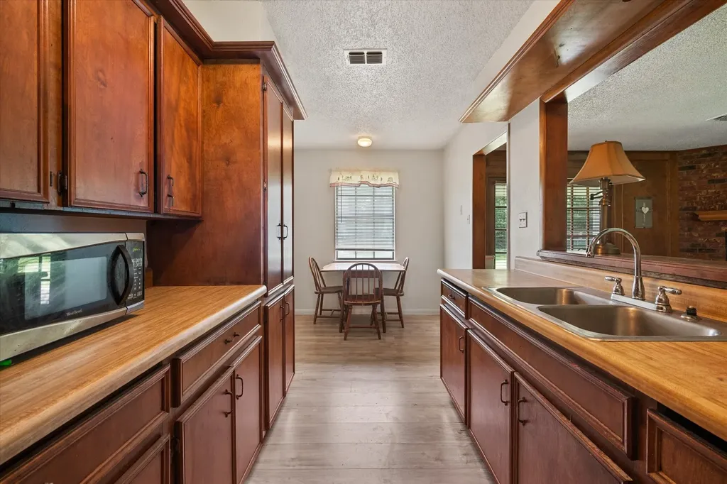 1706 SE County Road 2230 Corsicana TX 75109