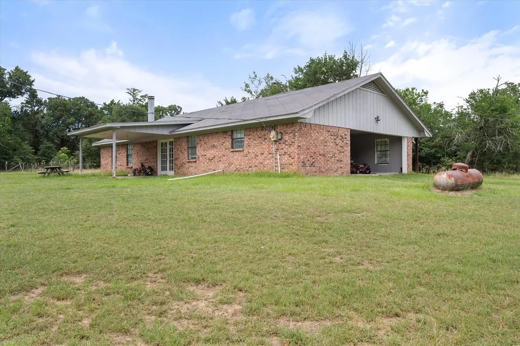 1706 SE County Road 2230 Corsicana TX 75109