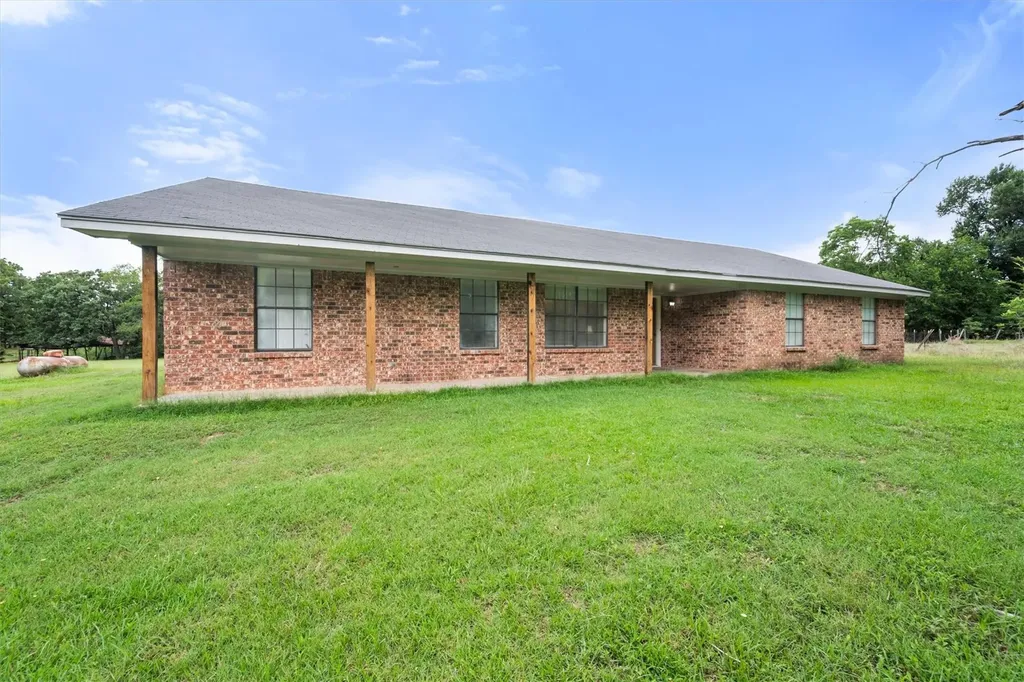 1706 SE County Road 2230 Corsicana TX 75109