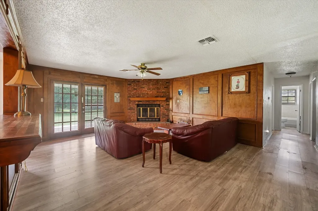 1706 SE County Road 2230 Corsicana TX 75109