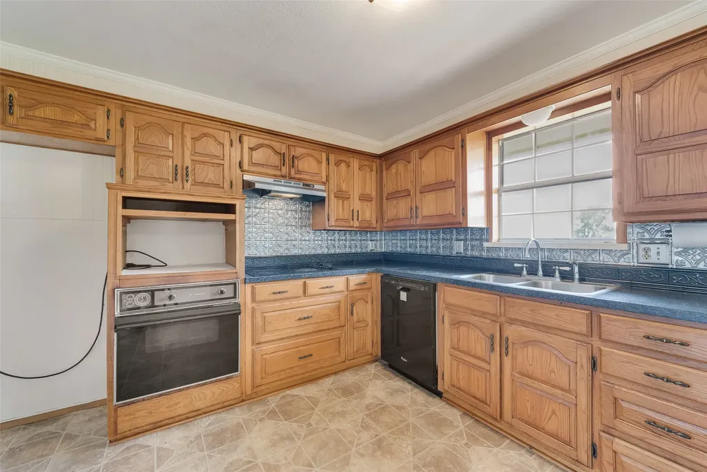 1447 Campbell Road Waxahachie TX 75167