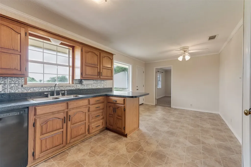 1447 Campbell Road Waxahachie TX 75167