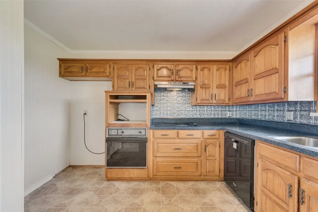 1447 Campbell Road Waxahachie TX 75167