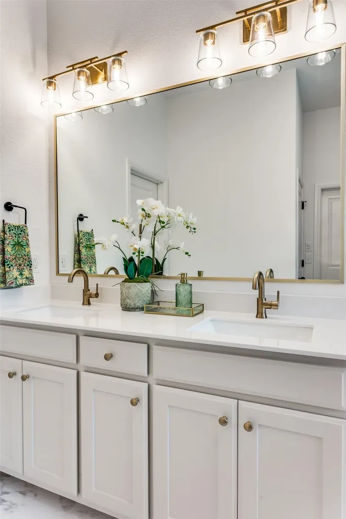 622 Sterling Court Benbrook TX 76126