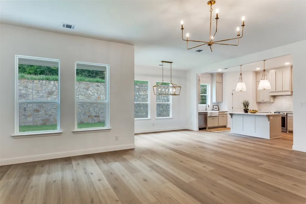 622 Sterling Court Benbrook TX 76126