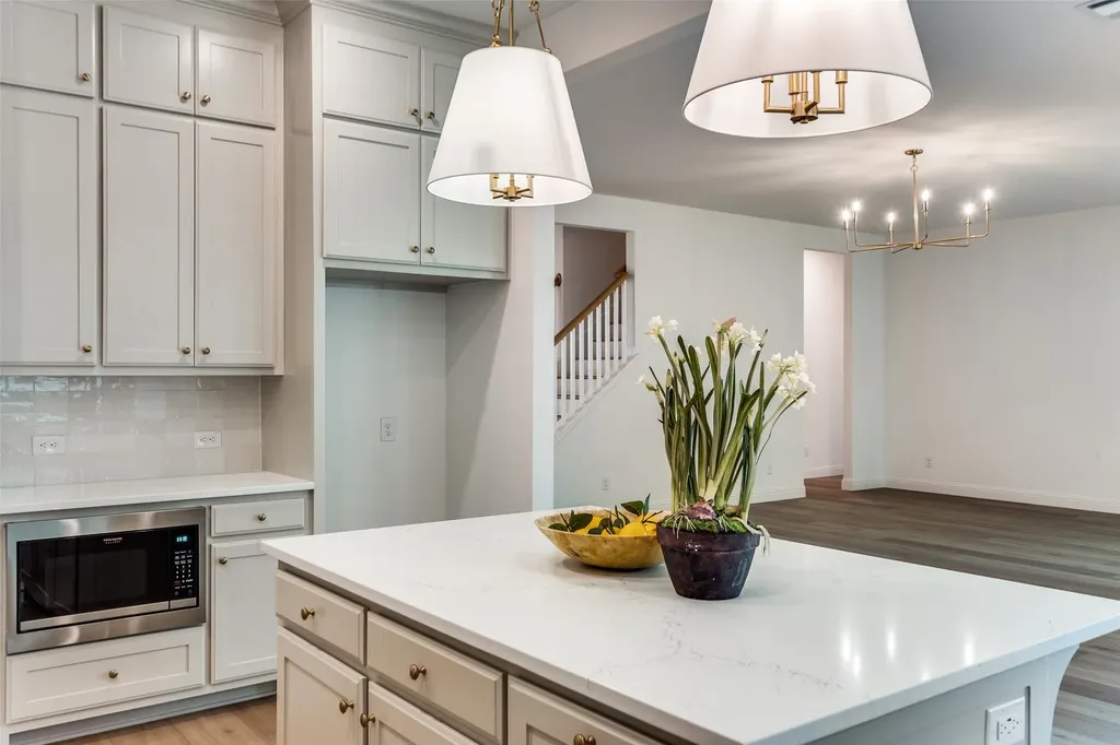 622 Sterling Court Benbrook TX 76126