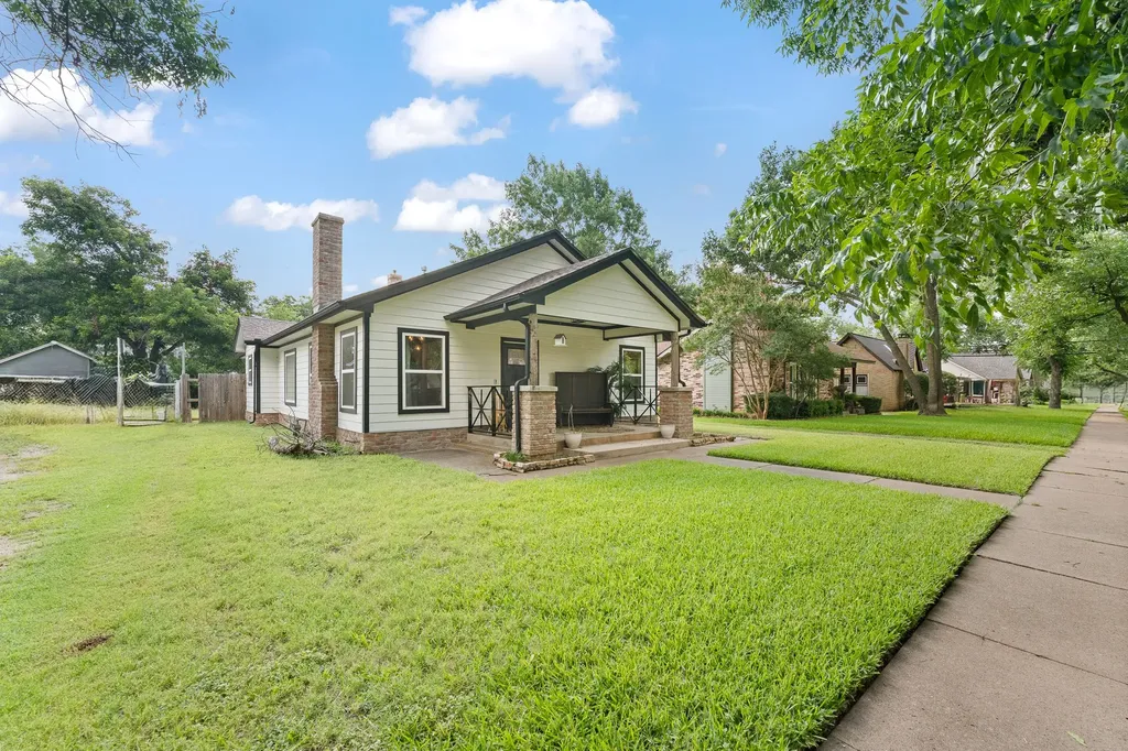 111 Bellevue Drive Cleburne TX 76033