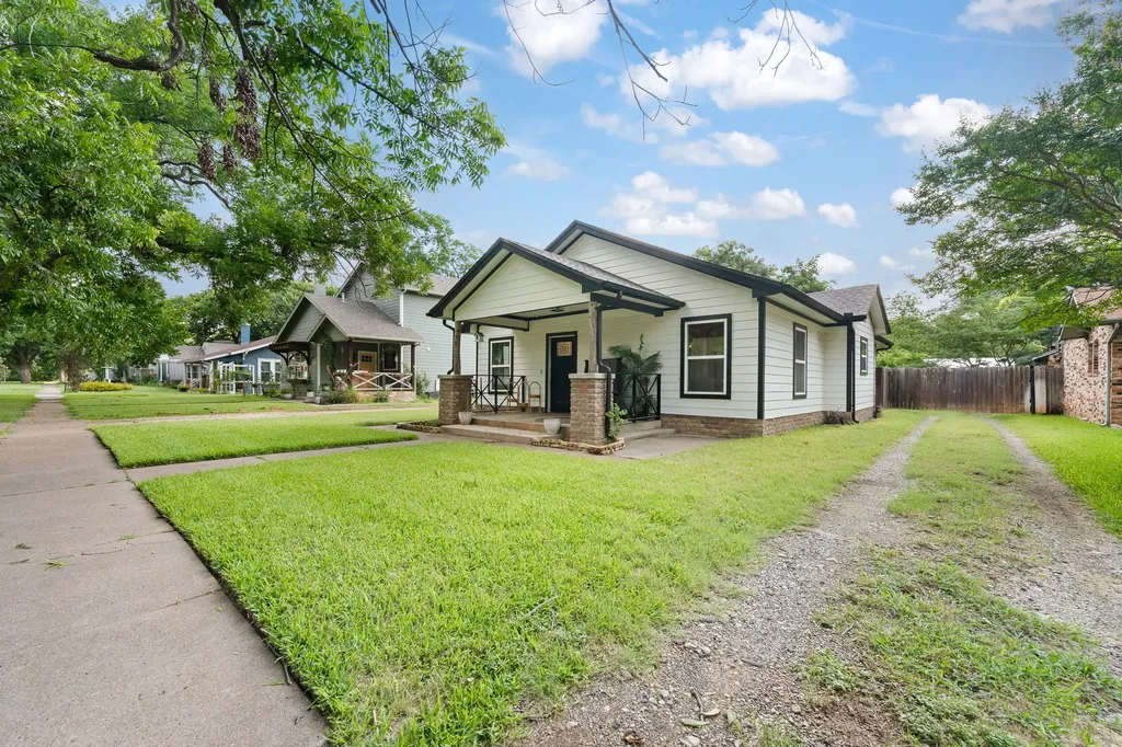 111 Bellevue Drive Cleburne TX 76033