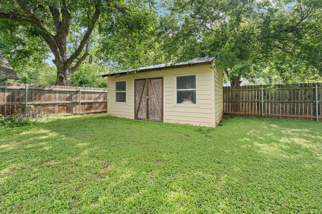 111 Bellevue Drive Cleburne TX 76033