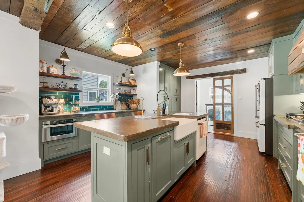 111 Bellevue Drive Cleburne TX 76033