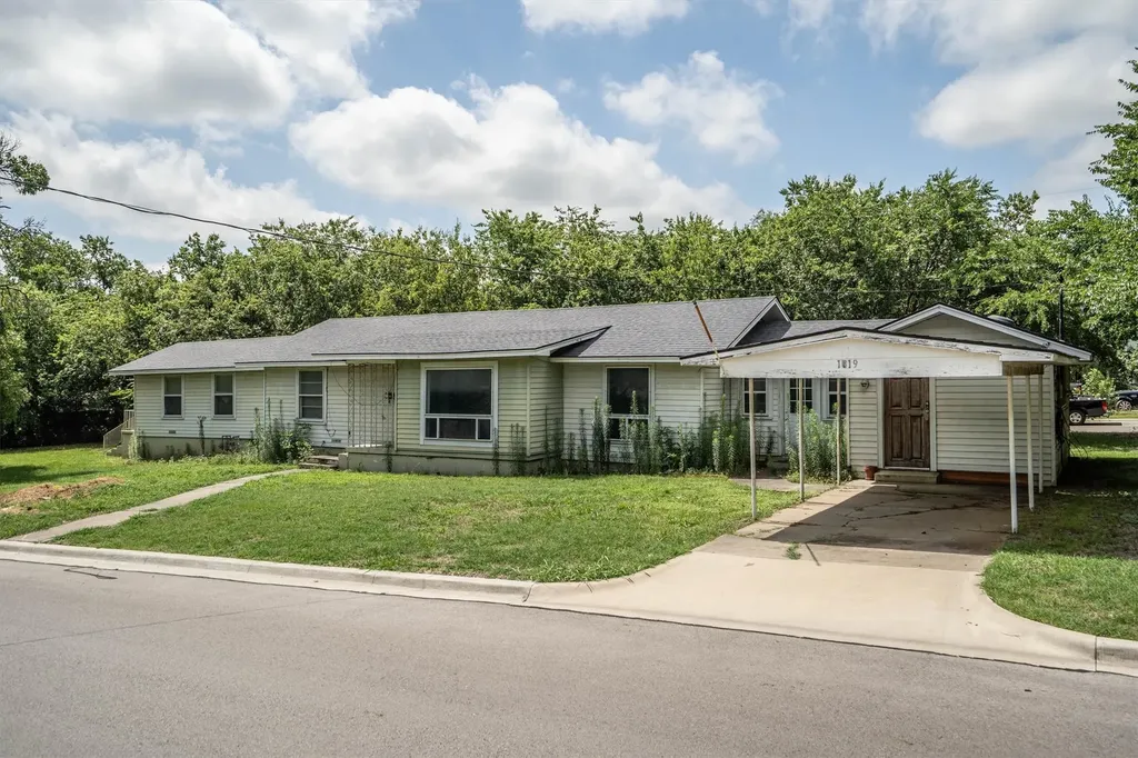 1819 Panhandle Street Denton TX 76201