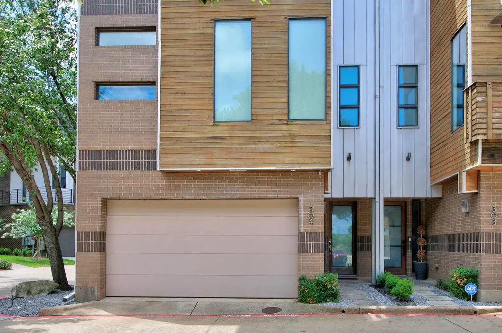 381 E Greenbriar Lane Dallas TX 75203