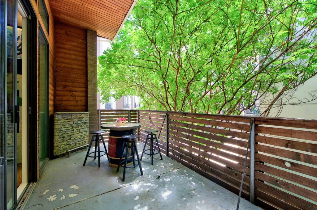 381 E Greenbriar Lane Dallas TX 75203