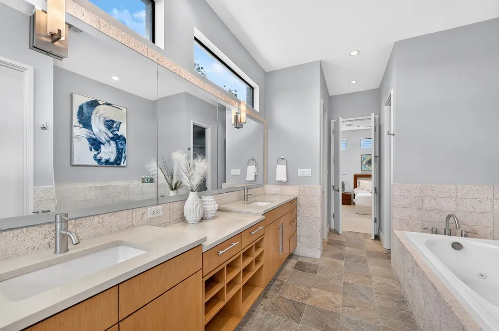 381 E Greenbriar Lane Dallas TX 75203