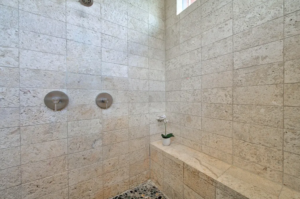 381 E Greenbriar Lane Dallas TX 75203