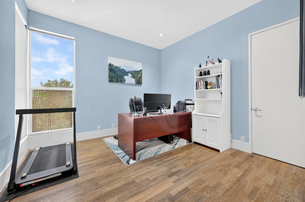 381 E Greenbriar Lane Dallas TX 75203