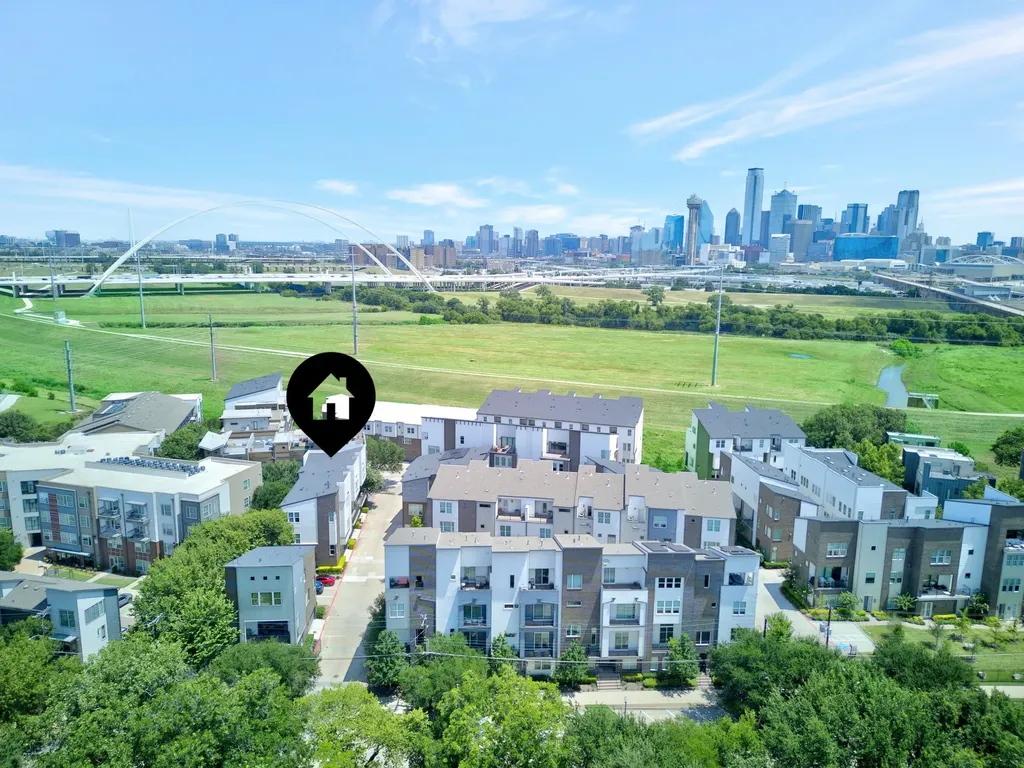 381 E Greenbriar Lane Dallas TX 75203