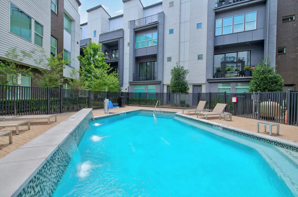 381 E Greenbriar Lane Dallas TX 75203
