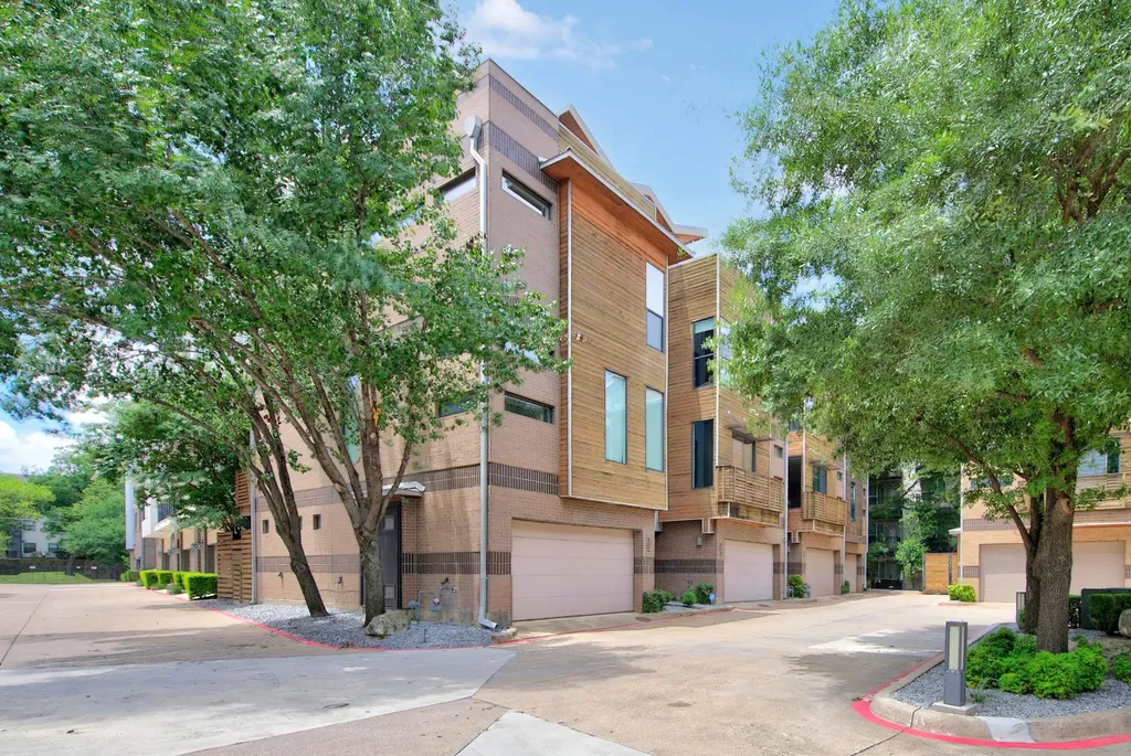 381 E Greenbriar Lane Dallas TX 75203